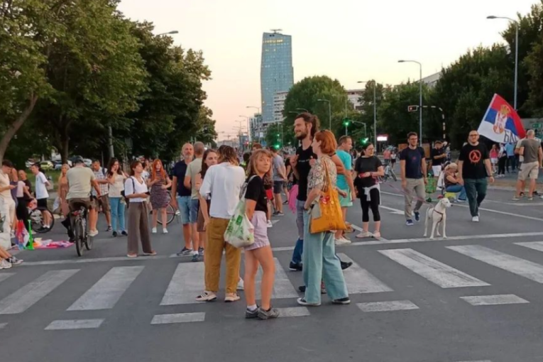 Greta došla da ruši našu državu sa blokaderima! Albanci u lažnoj državi Kosovo "sjajni", a mi najgori! (VIDEO)