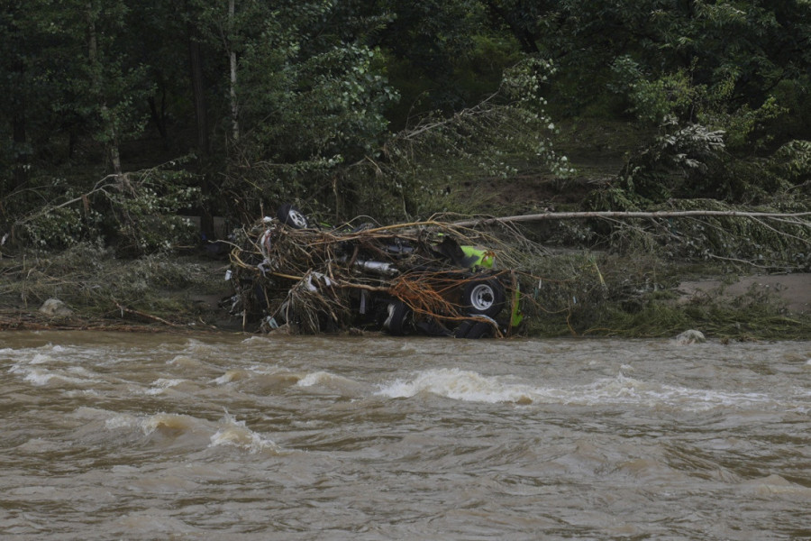 Katastrofa u Kini: Poplave usmrtile više od 60 ljudi, na Peking za nekoliko dana palo kiše koliko padne za celu godinu (FOTO)