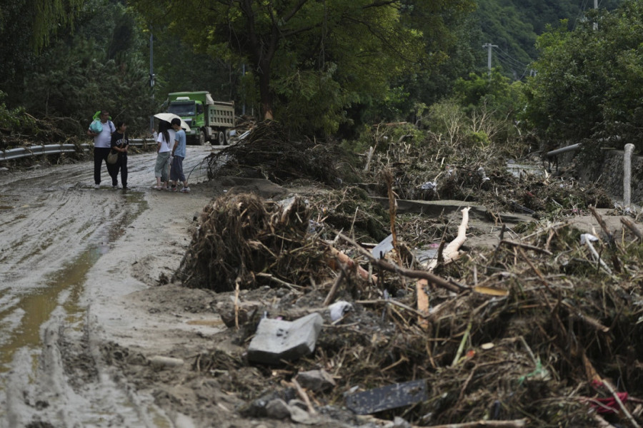 Katastrofa u Kini: Poplave usmrtile više od 60 ljudi, na Peking za nekoliko dana palo kiše koliko padne za celu godinu (FOTO)