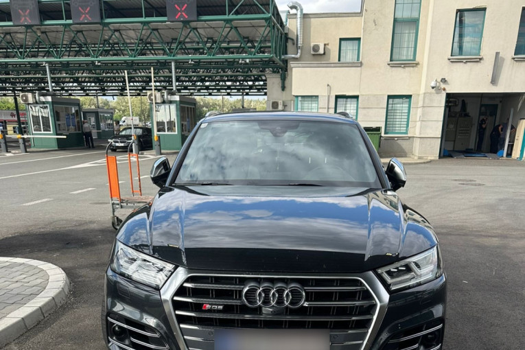 Maskirani napadači upali u valjevski auto-centar: Pretukli gazdu i taksistu i demolirali vozila