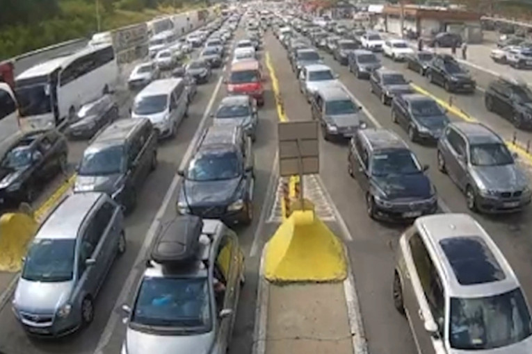 Dva sata u koloni: Evo kako da izbegnete gužvu na granici
