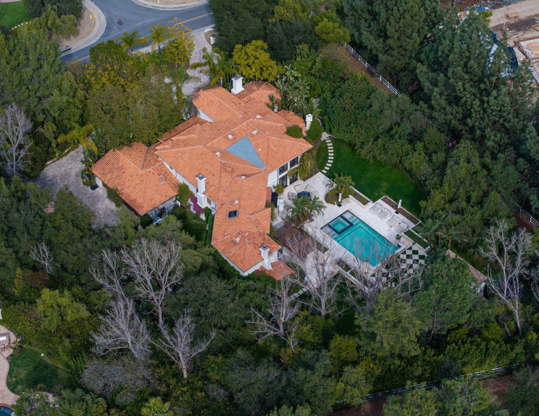 Stilski lusteri i zlatni escajg! Zavirite u luks vilu Kris Džener od 20 miliona dolara! (FOTO)