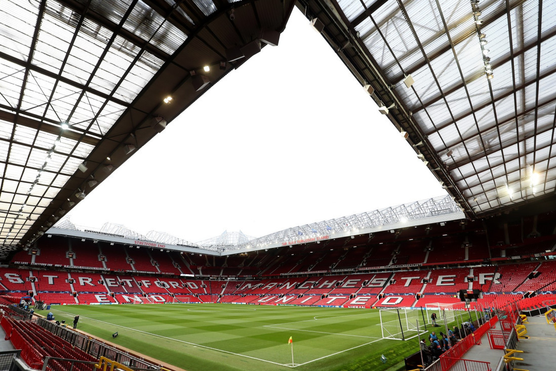 Paklena uvertira derbija u Mančesteru! Garnačov portret oskrnavljen ispred Old Traforda zbog prelaska u Čelsi! (FOTO)