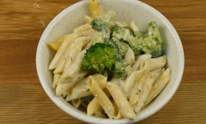 Recept dana: Pasta sa brokolijem u kremastom sosu od pavlake i parmezana, odličan izbor za letnji ručak