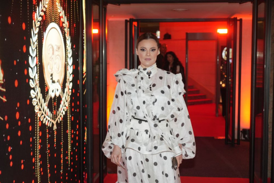 Skandal! Slavica Ćukteraš demolirala plesni studio, pretila i vređala pred decom