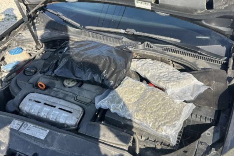 Akcija "Ugar"! Zaplenjen kokain, amfetamini, automobil (FOTO)