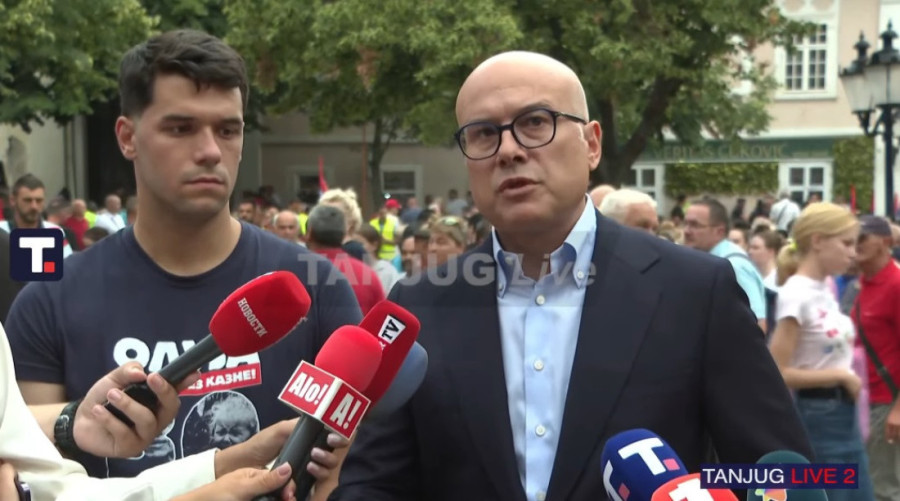 Vučić na obeležavanju godišnjice zločinačke "Oluje": Dok sam predsednik, živeće i Republika Srpska i ništa joj nećete moći (FOTO)