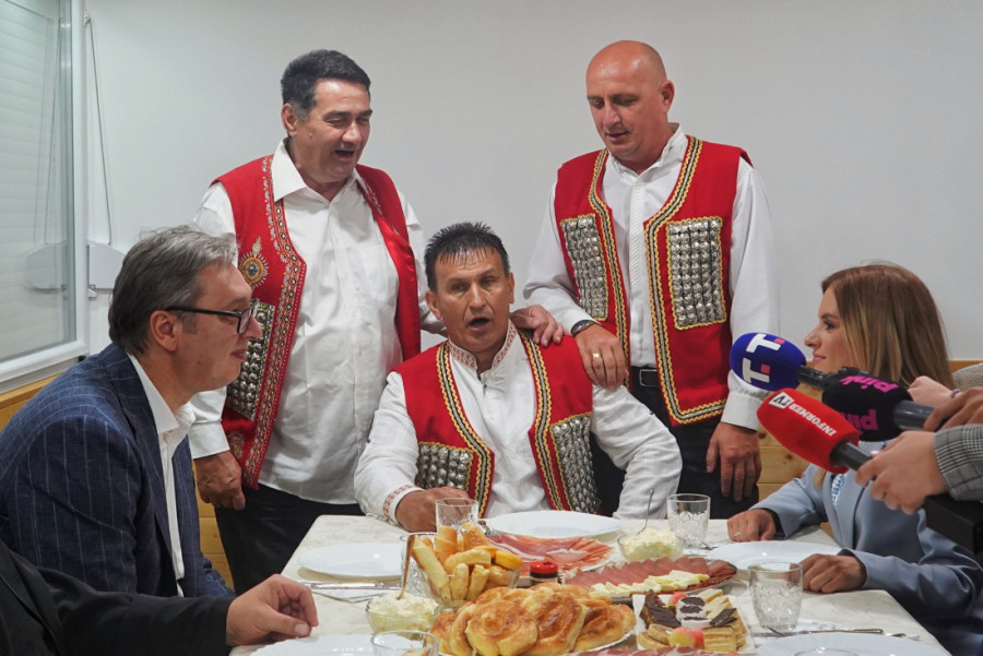 Vučić u Banstolu obišao porodicu Radan: Krajiška tragedija je ogromna! (VIDEO)