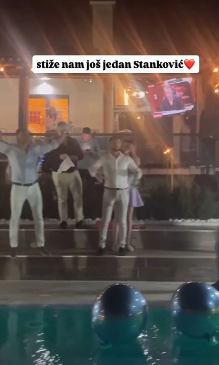 Slavlje kod Jeremićkinog bivšeg! Lumpovao kraj bazena vile koju je nazvao voditeljkinim imenom (FOTO)