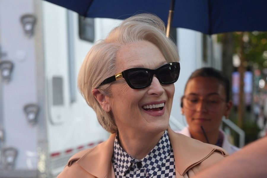 Tuče sa paparacima, pomahnitali fanovi, policija i opšte ludilo: Meril Strip o haosu na snimanju filma "Đavo nosi Pradu 2"