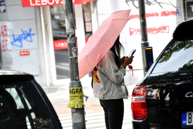 Jezive slike bezumlja i nasilja: Paljevine, demoliranja i napadi na policiju – Valjevo pretvoreno u bojno polje (FOTO/VIDEO)