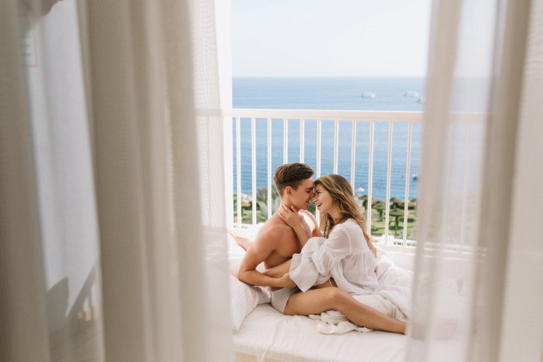 Fenomen o kojem se sve glasnije šapuće: Za mnoge tabu, a ženama sada ovo vraća strast i osvežava brak