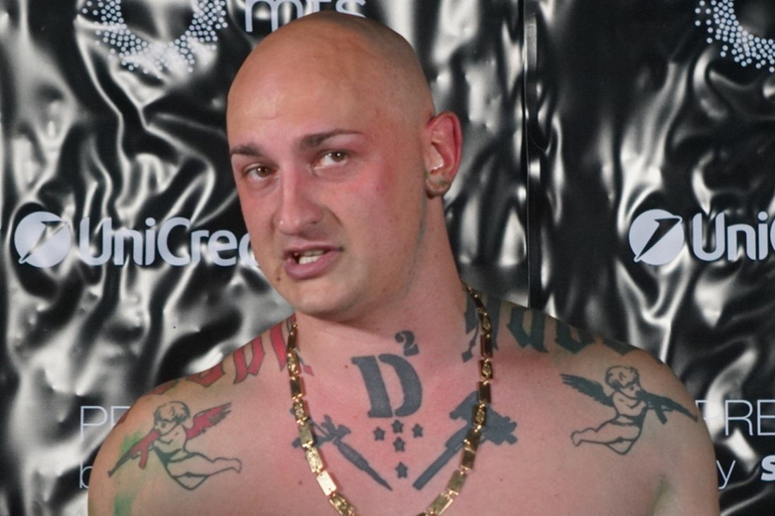 Desingericu napali da peva na Dan žalosti, a sada se oglasio: "Vidimo se večeras!"