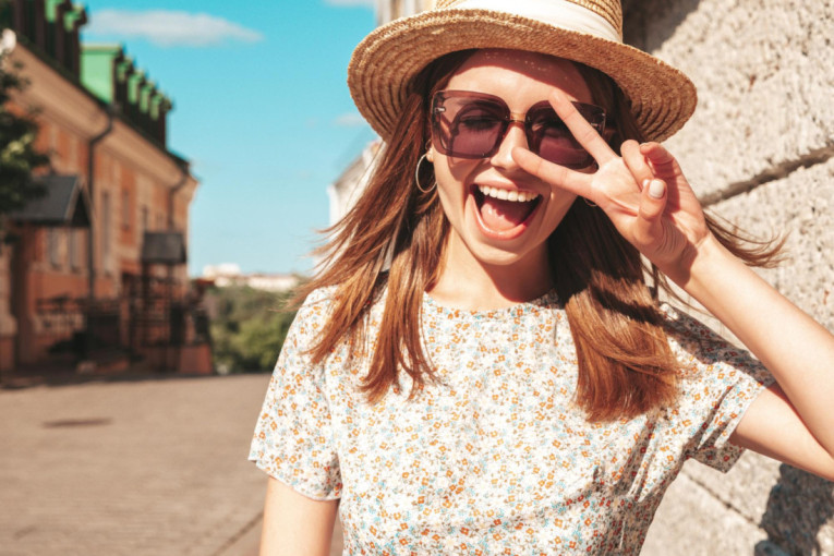 Šarmirate gde god se pojavite: Ako ste rođeni na ove datume vaša energija je poput magneta za druge ljude