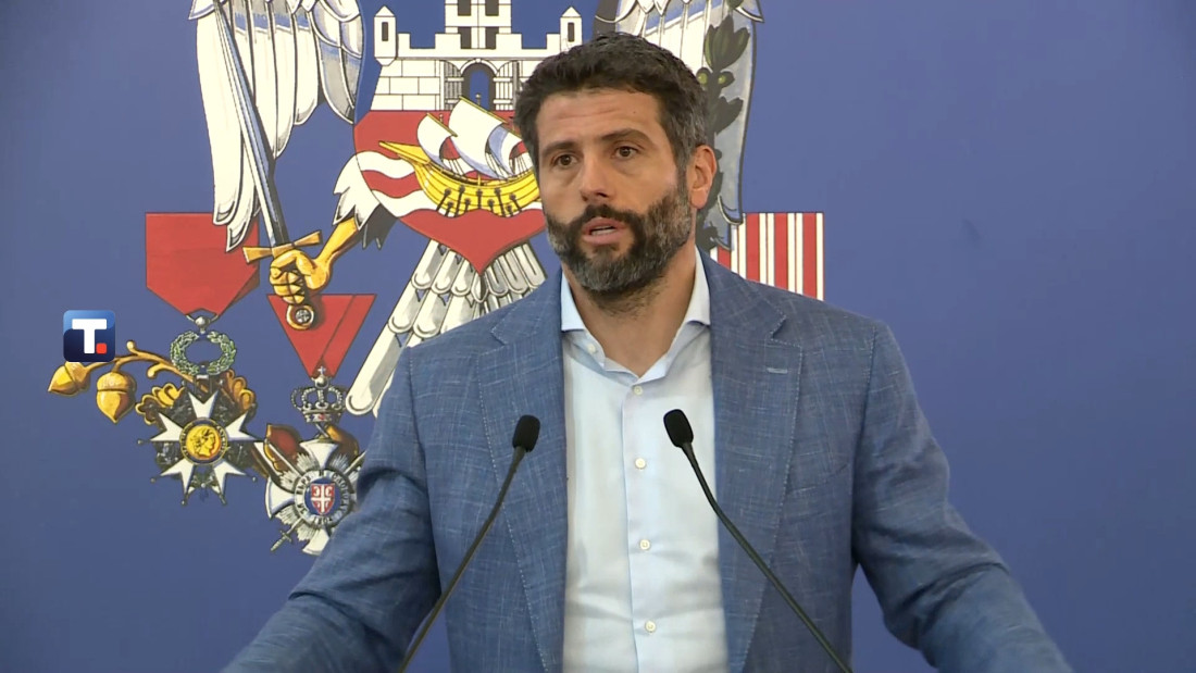 Đedo u bronzi: Otkriven spomenik mitropolitu Amfilohiju u Kolašinu (FOTO)