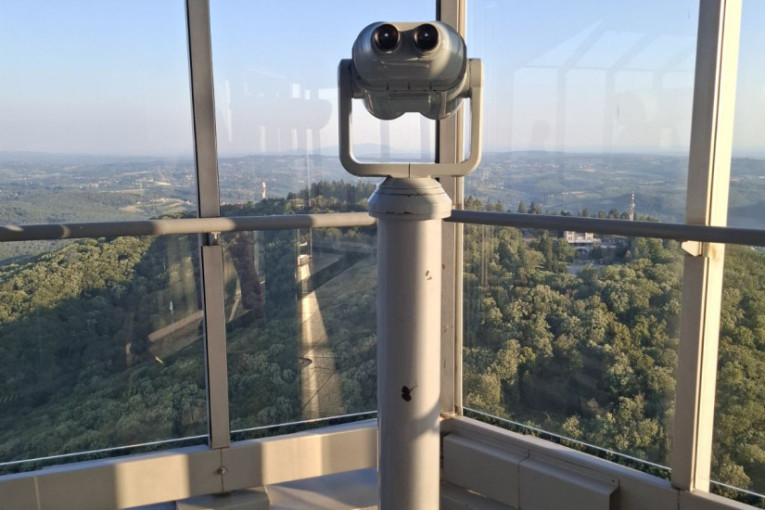 Zvezdani spektakl iznad Beograda: Kiša meteora večeras osvetljava Avalski toranj! (FOTO)