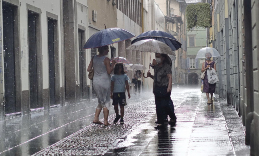 Crni oblaci se nadvili nad Beogradom! Čeka se eskalacija strašne oluje - popaljeni alarmi!