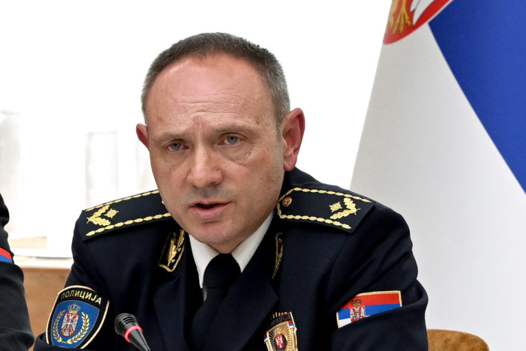 Policija minimalno intervenisala ispred prostorija SNS! Oglasio se direktor policije Dragan Vasiljević