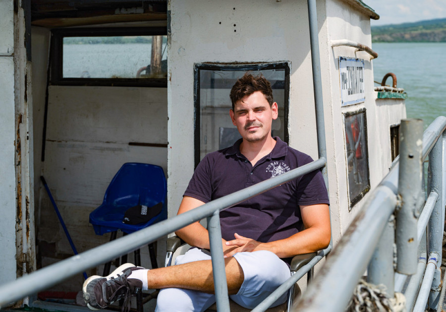 Skela koja život znači: Četiri generacije Sekulića spajaju dve obale Dunava, duže od veka voze ljude od Bele Crkve do Rama (VIDEO)