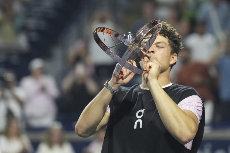 Šeltonu trofej u Torontu, Mboko slavila u Montrealu! (FOTO)