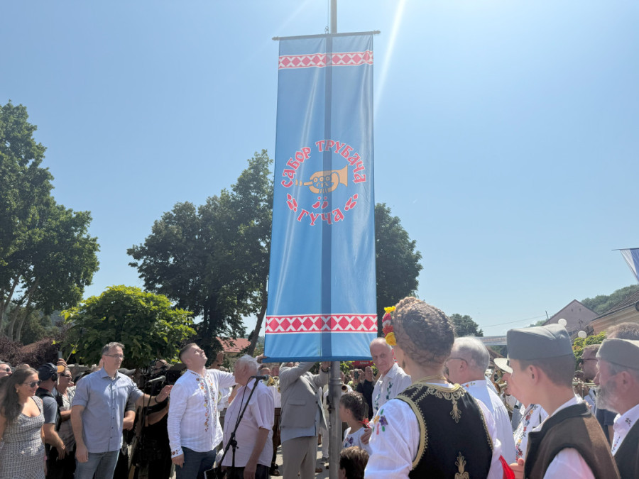 Počeo Guča festival, ludilo na ulicama od ranog jutra: Boban Marković otvorio 64. Dragačevski sabor (FOTO)