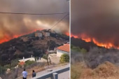 UZNEMIRUJUĆI VIDEO "Spaliće celu Grčku, bežite!" Dim prekrio sunce, vatra progutala kuće - sledeća na udaru Atina!