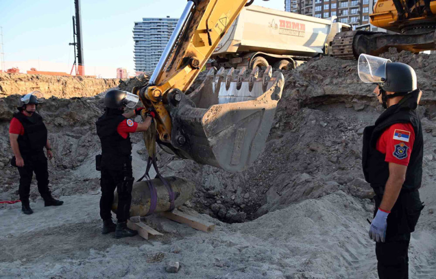 Ranom zorom hteli da raznesu poznati kafić! Korišćena specijalna eksplozivna naprava!
