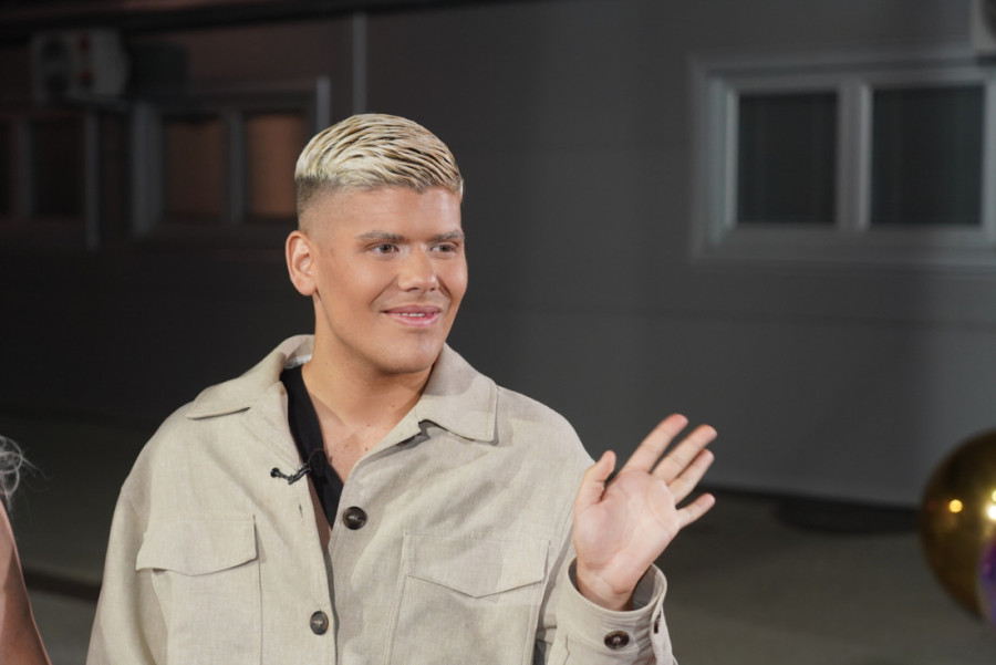 Uroš Stanić uradio nokte za "Elitu 9": Pink, šljokice, mala kruna, na sve je mislio! (FOTO)