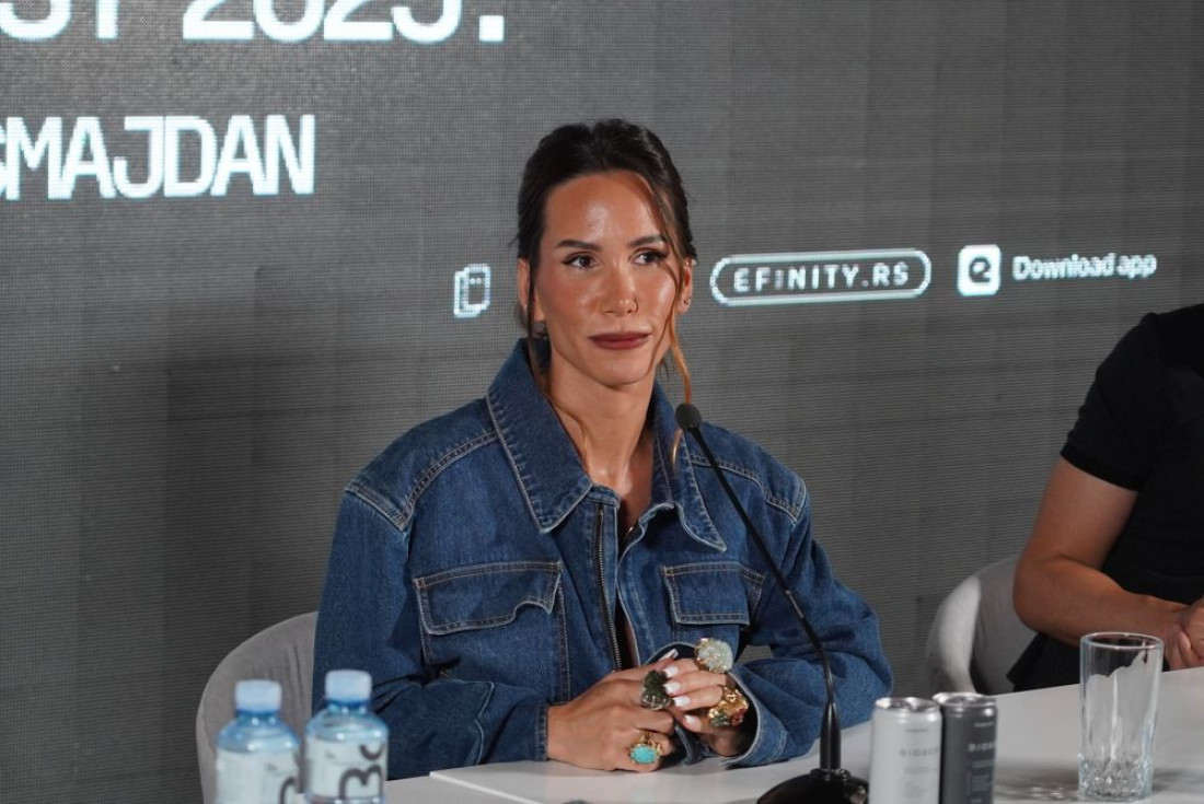 Žari i pali na primorju: Jovana Jeremić pokazala telo, svaki mišić joj se ocrtava!