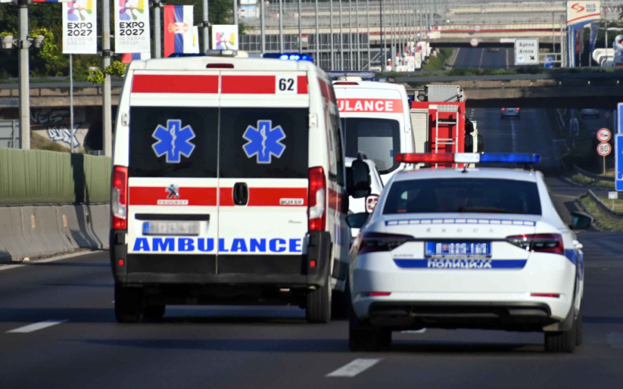 Krvavi sukob u Beogradu: Dvojica muškaraca izbodena, policija traži počinioce