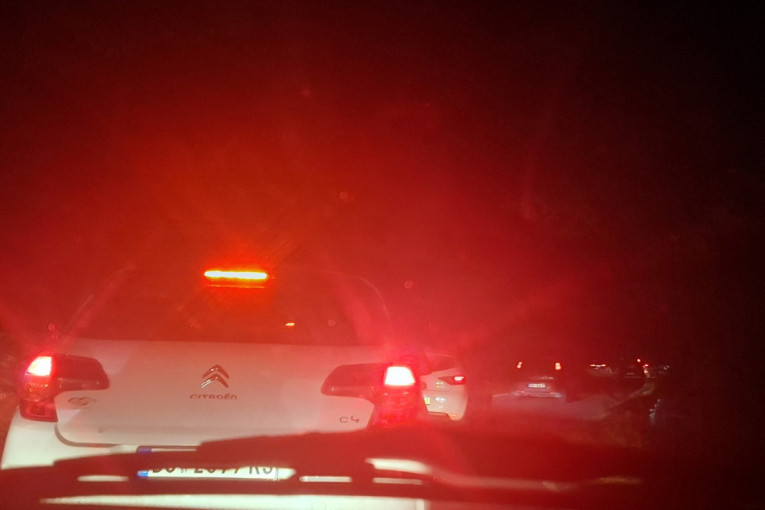 24sedam na licu mesta: Nestvarne slike na Avali, hiljade Beograđana izašlo na megdan kiši meteora (FOTO)