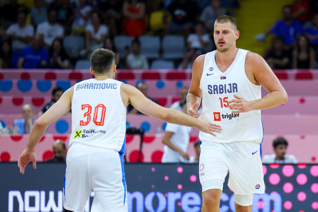 Dončić došao do skupocenog automobila, pa ostao u čudu! Uzeo je telefon i nemoćno širio ruke! (VIDEO)
