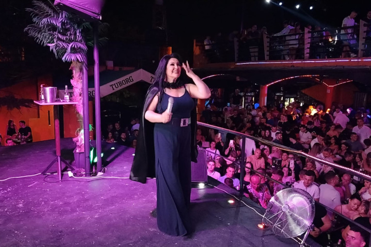 Dragana Mirković se "otopila" dok je pričala o unuci: Tek je napunila sedam meseci