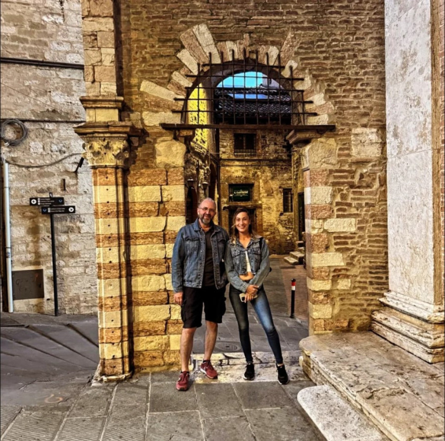 Tika Špic uživa u ljubavi sa 19 godina mlađom italijanskom glumicom: Ovako ona izgleda! (FOTO)