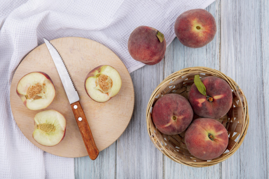 Recept dana: Pečene breskve, savršen letnji desert od četiri sastojka, spreman je za manje od pola sata
