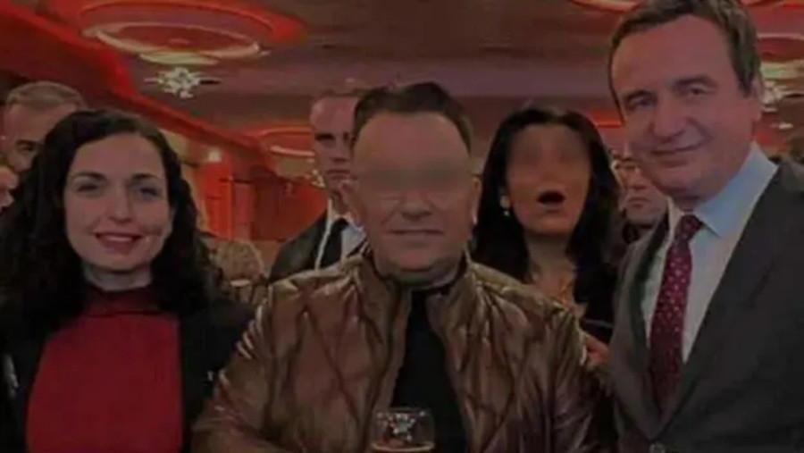 Troje mrtvih, napadač u bekstvu: Ubica iz Gnjilana pozirao sa Osmani i Kurtijem! (FOTO)