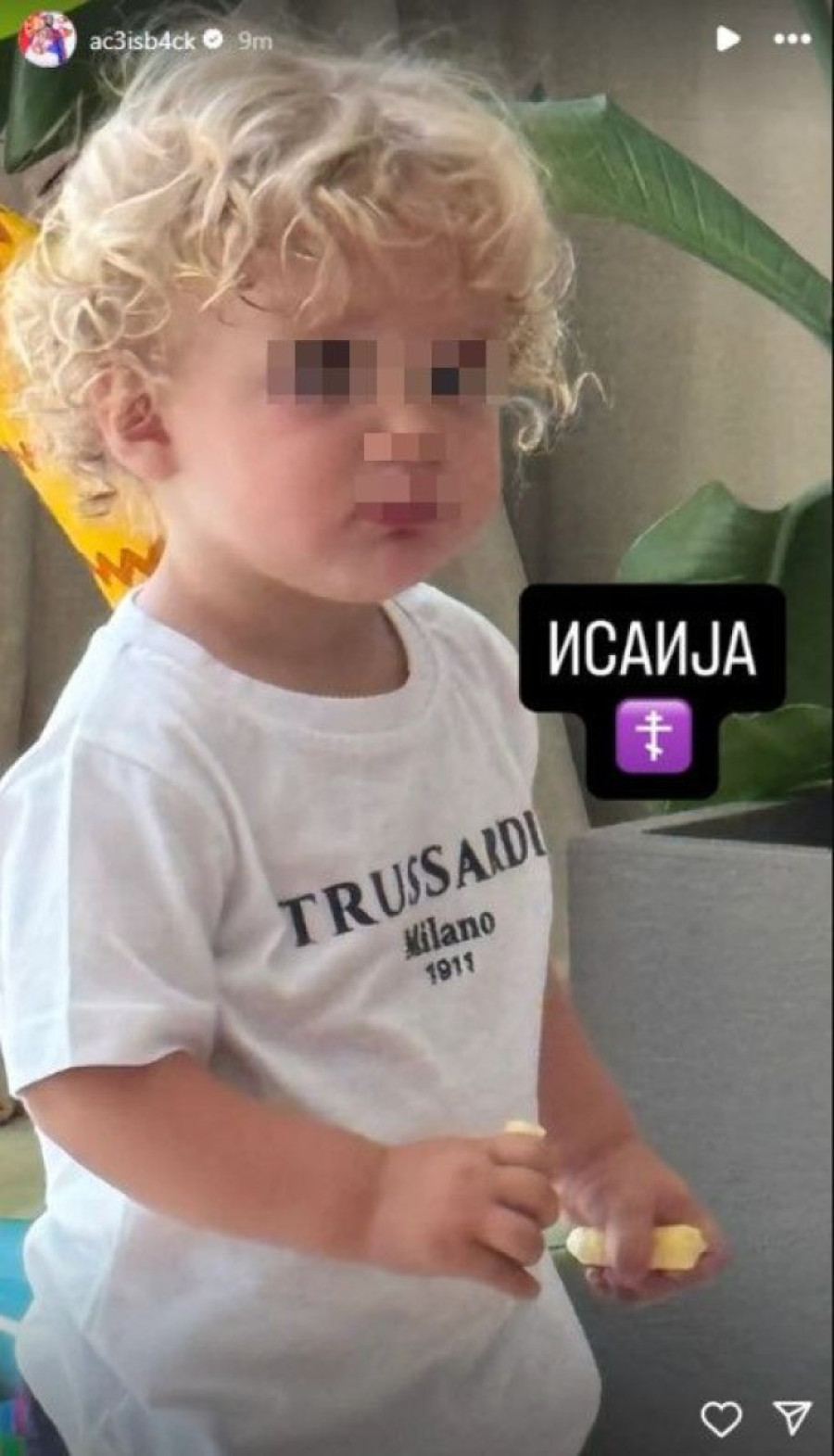 Plave lokne i neodoljiv šarm: Ovako izgleda najmlađi sin Veljka Ražnatovića, vidi se da će biti pravi šmeker! (FOTO)