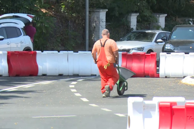 Počinju radovi na saniranju oštećenog asfalta tokom vojne parade (VIDEO)
