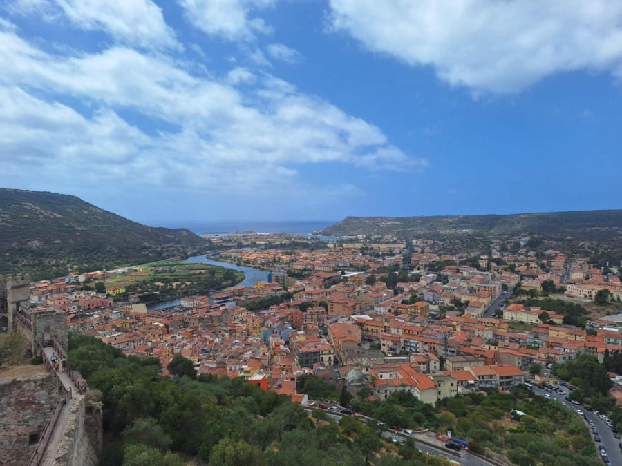 24sedam u poseti Bosi na Sardiniji: Šetnja kroz boje, mirise i ukuse bajkovitog grada koji nas je potpuno osvojio (FOTO)