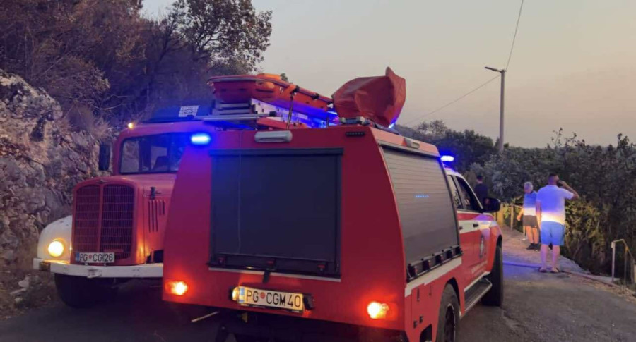 Veliki požar kod Prokuplja: Zahvatio nekoliko kuća!