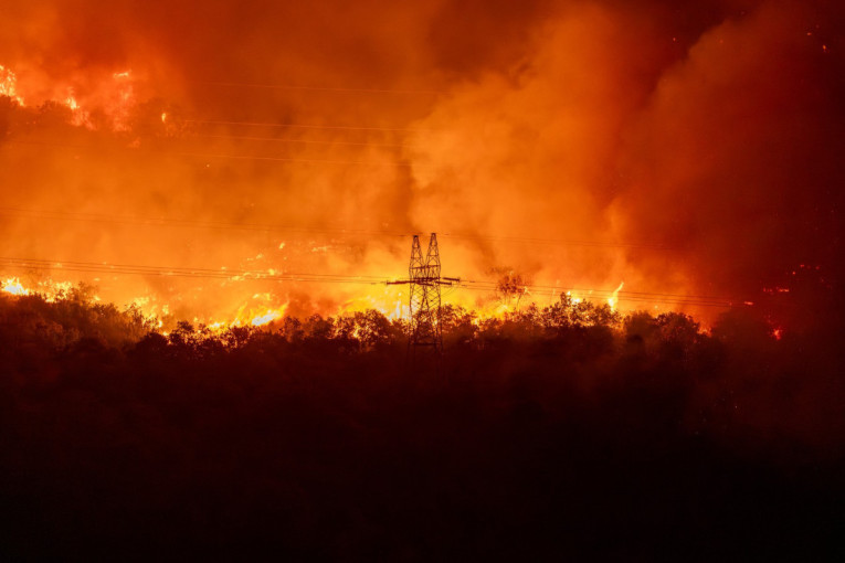 "Hvala na svakoj suzi i osmehu": Jaka kiša ugasila požare oko Podgorice, vatrogasci u suzama zahvalnosti
