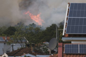 Gori iznad Budve: Vatrogasci na terenu, grom jedini krivac