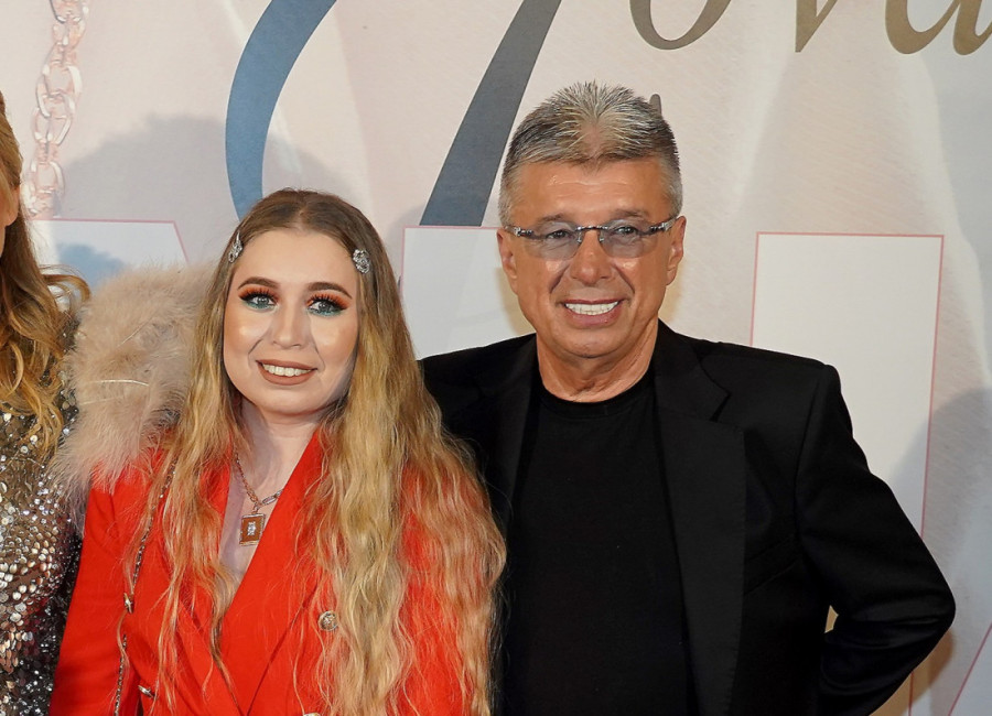 U Beogradu odata počast Arsenu i Matiji Dediću i Gabi Novak: Na stotine ljudi pristizalo na Terazije (FOTO)