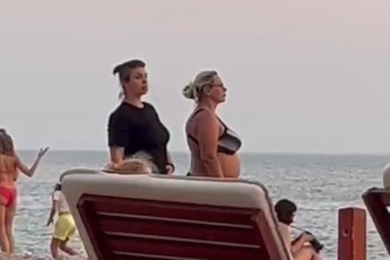 Prva fotka Marine Visković sa novim dečkom! Tajanstveni stranac je drži u naručju! (FOTO)