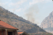 "Gledamo kako nam gori iznad kuća i molimo Boga da ne dođe do nas! Herojska borba vatrogasaca i pilota u Crnoj Gori traje već tri dana