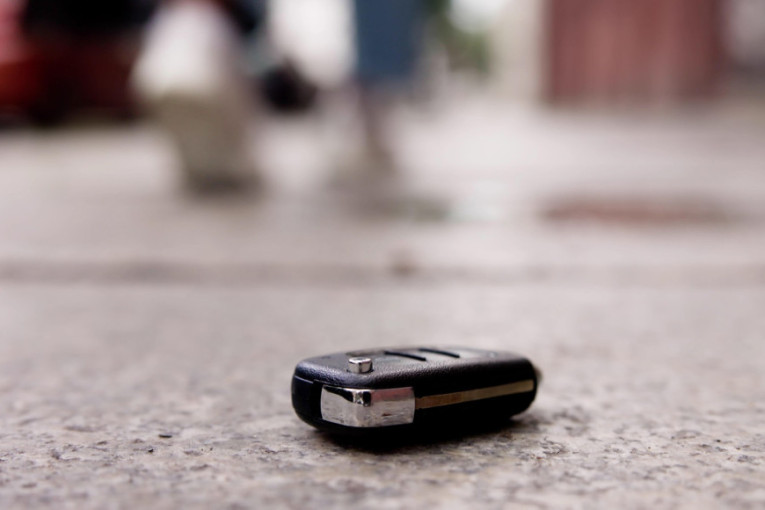 Trik sa ključem od auta za koji malo ko zna: Ovo mnogo znači tokom letnjih vrućina