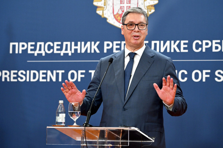 "Upljuvao se u pokušaju da odbrani monstrume koji su probali da spale žive ljude": Naprednjaci oštro reagovali na Đilasove izjave (FOTO)