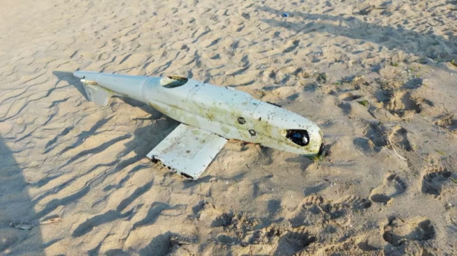 Panika među Srbima: Sunčali se, a onda je pao dron sa bombama (FOTO)