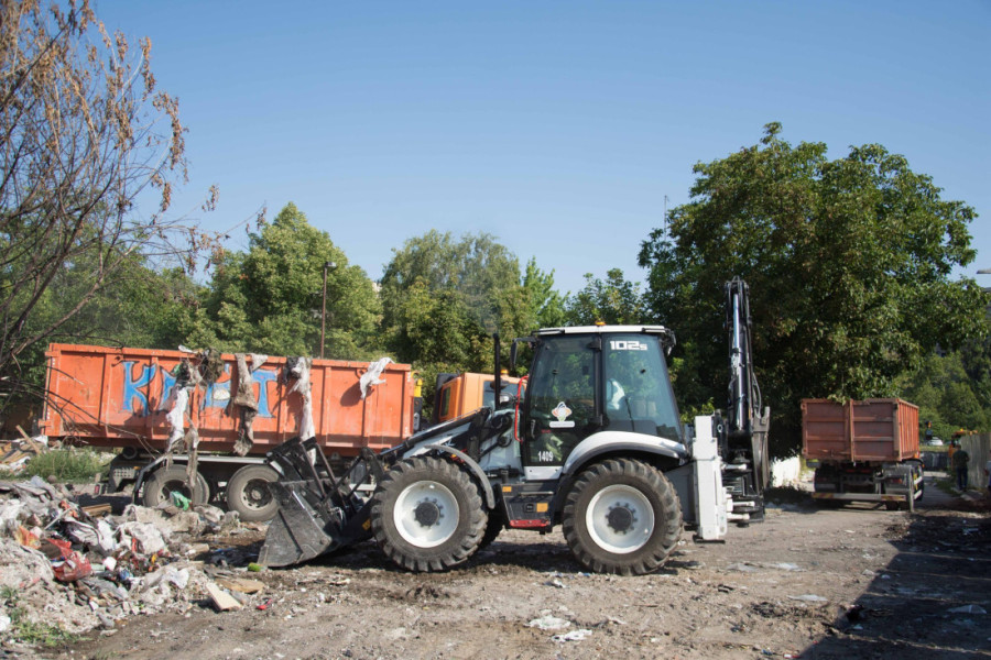 Katastrofa kod Loznice: Prešao autom u suprotnu traku i napravio haos, petoro povređenih!