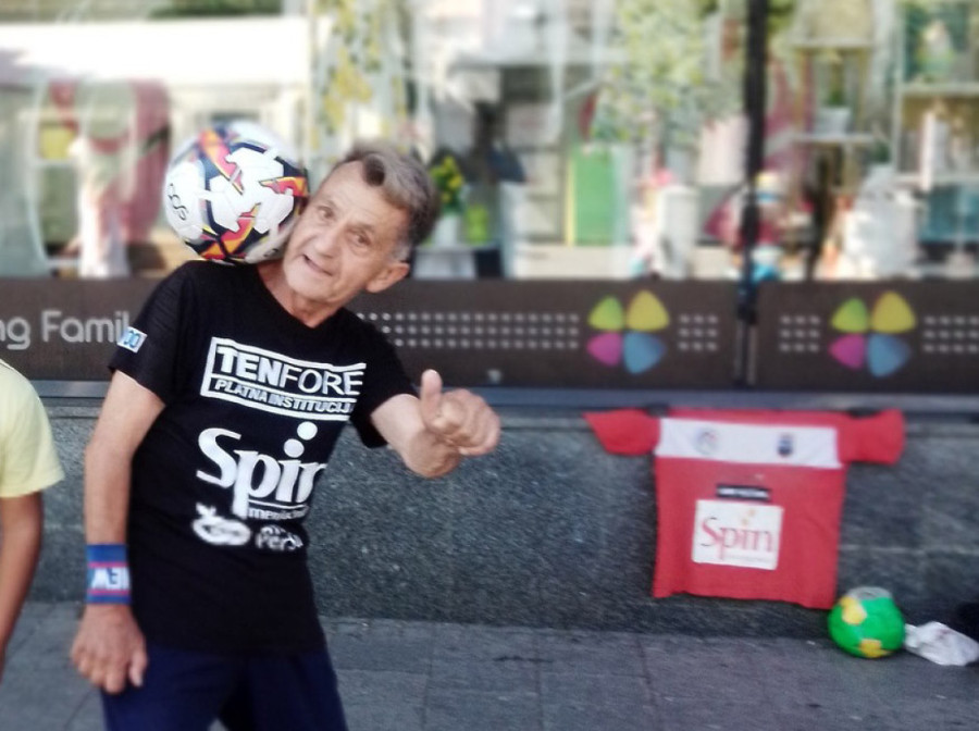 Živa legenda! Iako mu je skoro 80, legendarni žongler iz Zrenjanina i dalje "pika" loptu kao da mu je 20